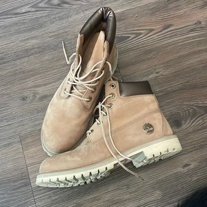 Like new Women’s Timberland boots size 7